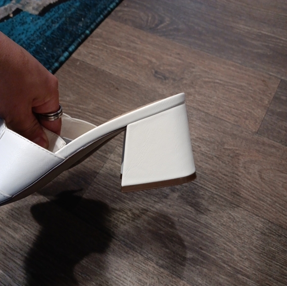 Unisa white Faux leather Chunky Heel sandals White size 11 M. New - Picture 3 of 5